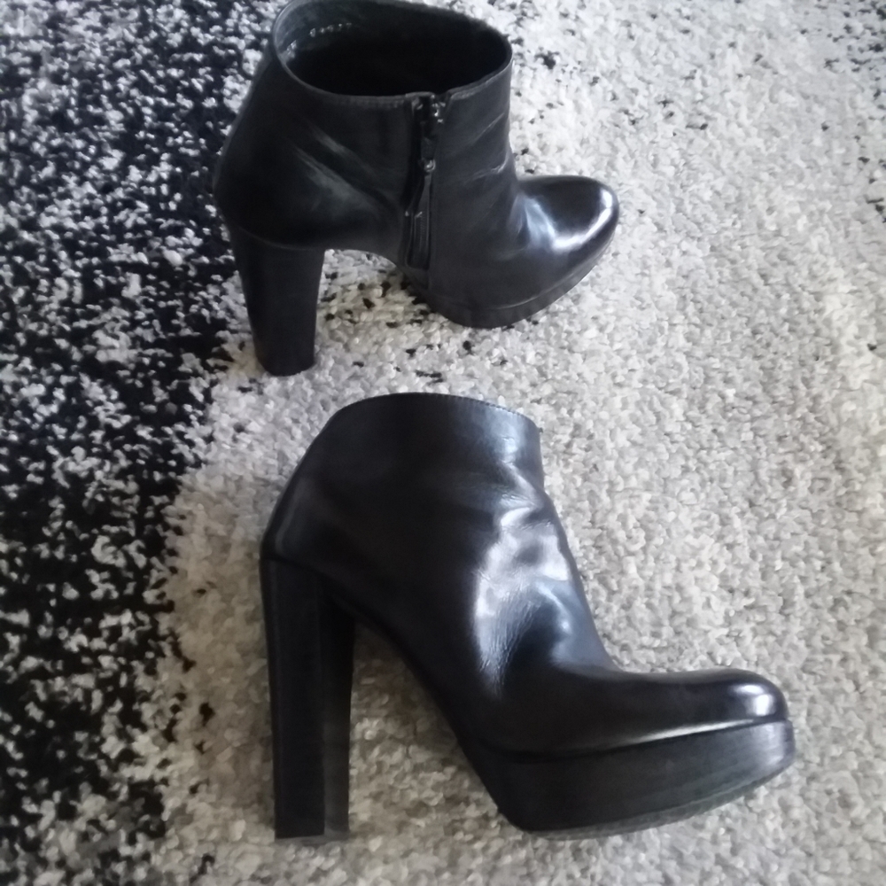 Stuart Weitzman platform heels size 5